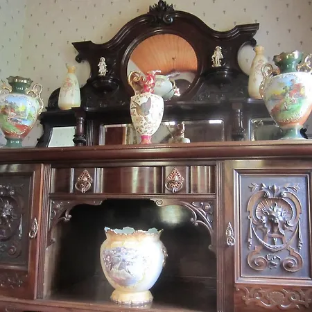 Bed & Breakfast Whitestream House