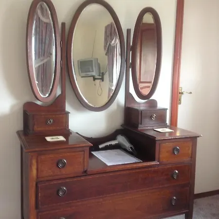 Whitestream House Bed & Breakfast *